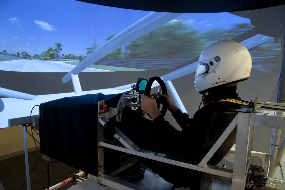 MapleSim utilisé pour la création d’un simulateur de conduite automobile très sophistiqué